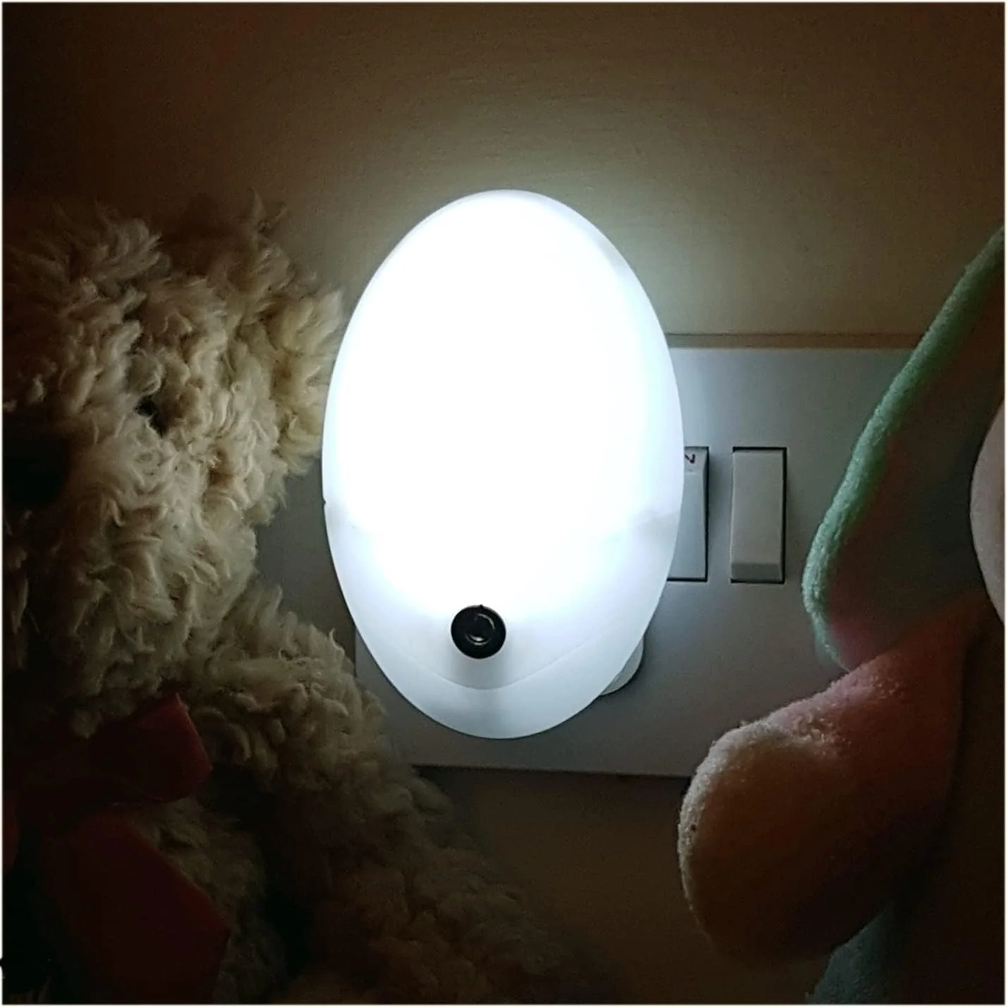 Clippasafe Plug-In Night Light with Light Sensor - Image 2